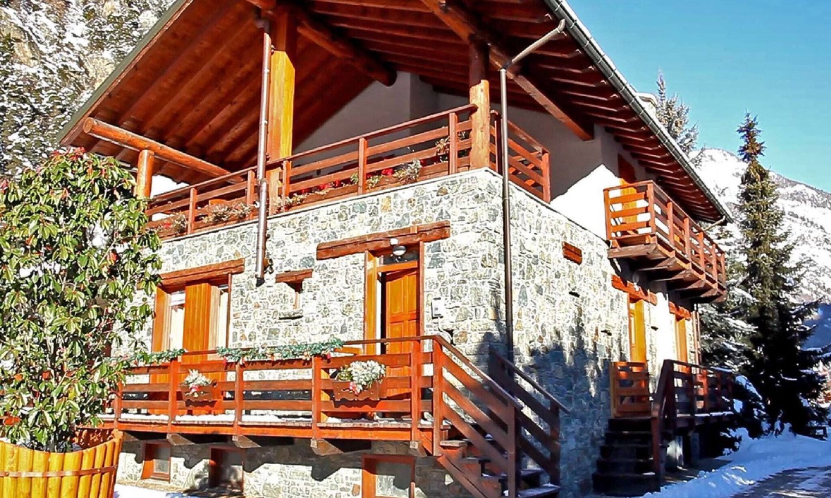 Antey-Saint-Andre Apartment | Apartment in Antey-Saint-André near Ski Lift