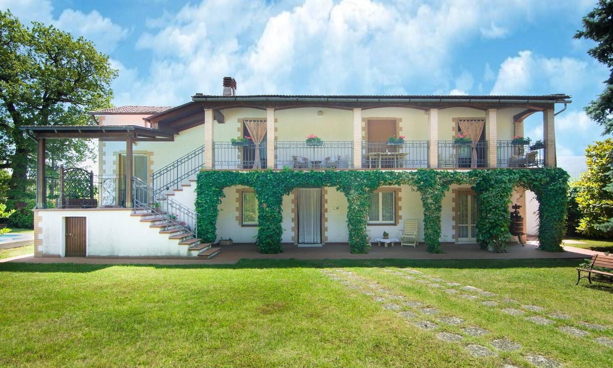 Borgiano di Serrapetrona Apartment | Apartment in Marche near Lame Rosse