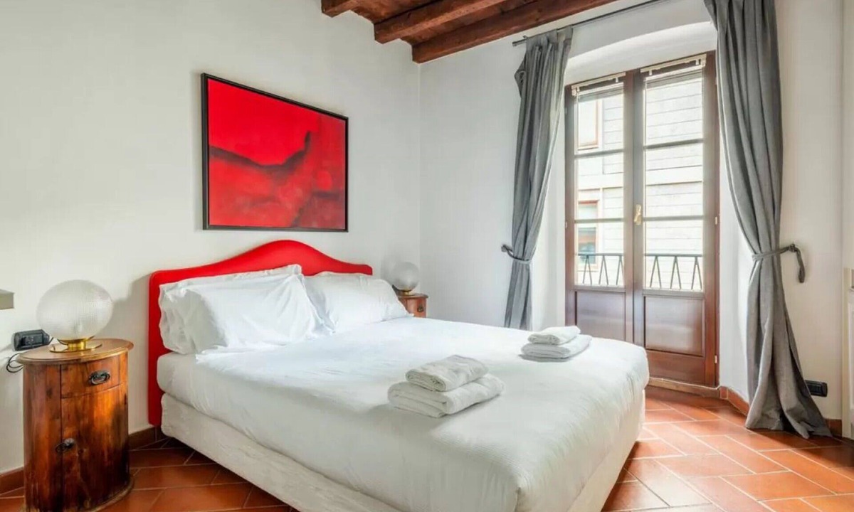 San Babila Apartment | Apartment in Milan with 2 bedrooms sleeps 5