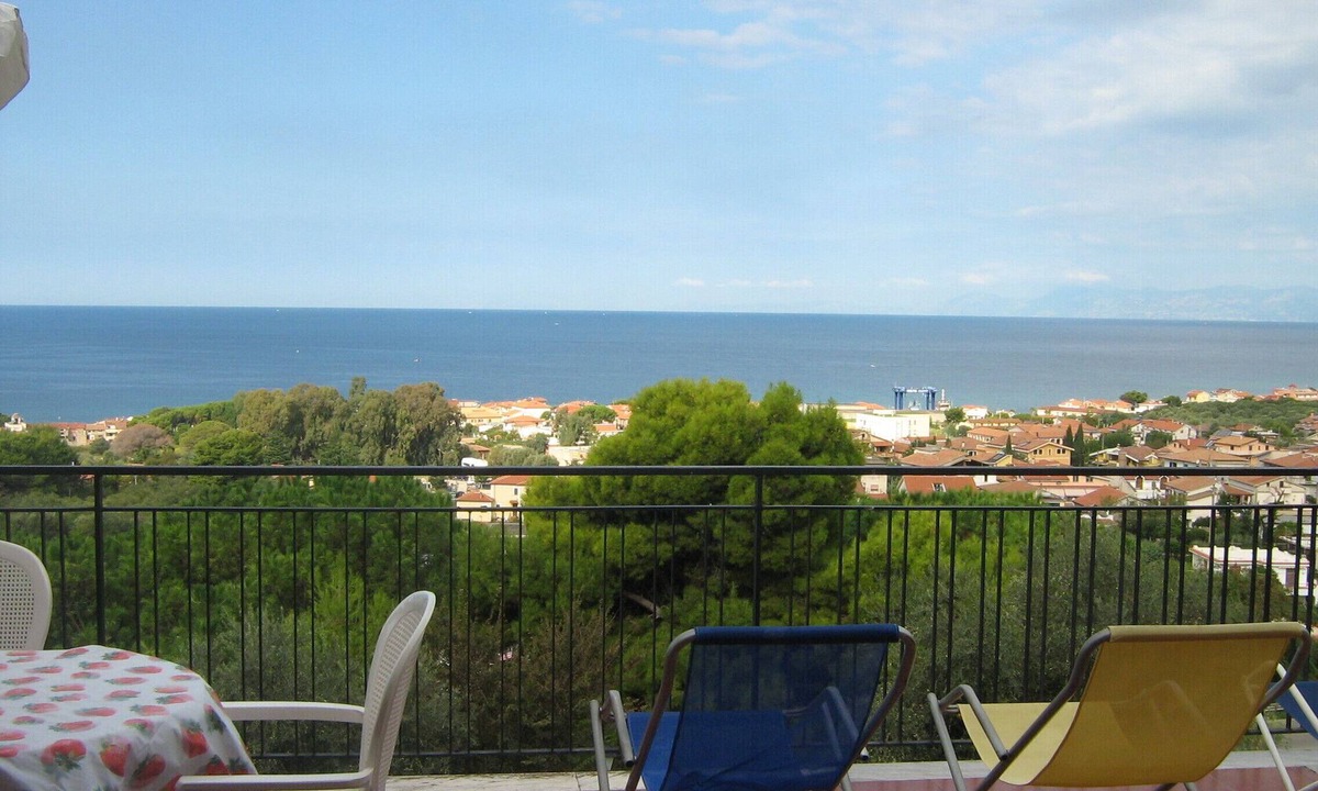 Santa Maria di Castellabate Apartment | Apartment in private villa with splendid sea view and swimming pool