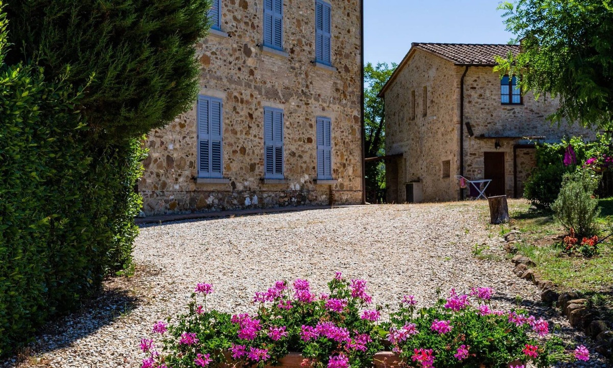 Casole d'Elsa Apartment | Apartment in Tuscany With Pool and Scenic Views