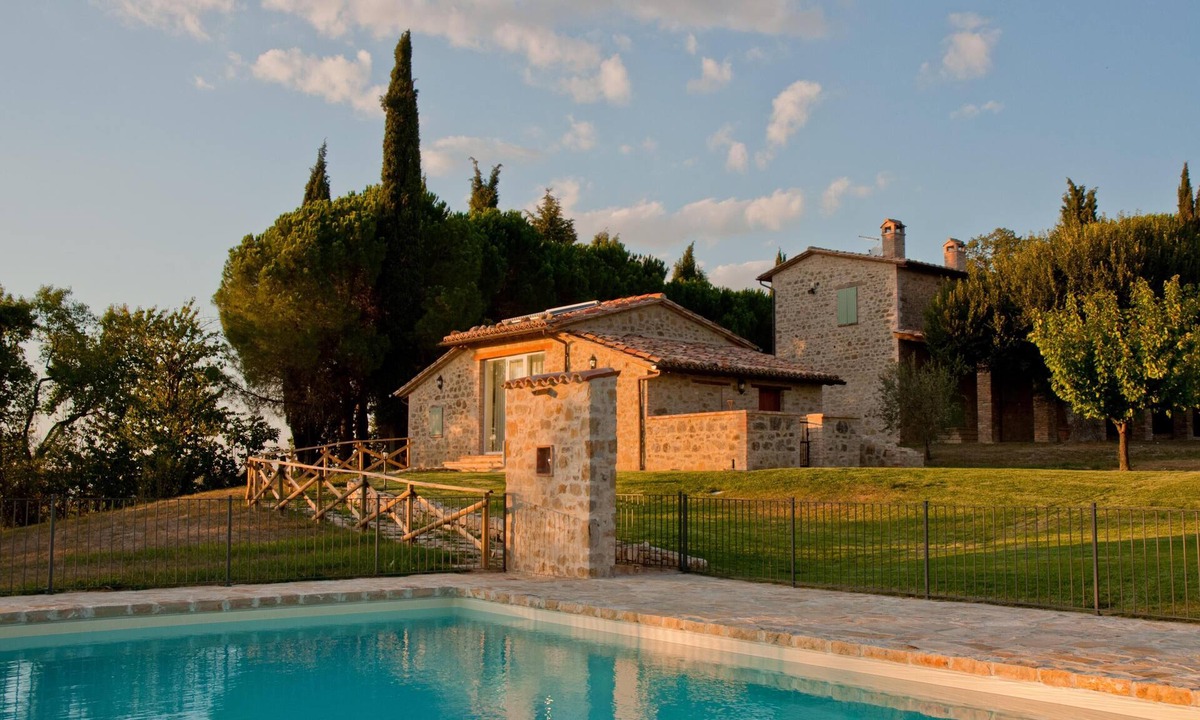 Gualdo Cattaneo Apartment | Apartment in villa with stunning scenery and swimming pool