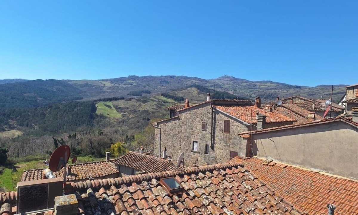 Santa Fiora Apartment | Apartment 'La Casa Di Falstaff' with Mountain View, Balcony and Wi-Fi