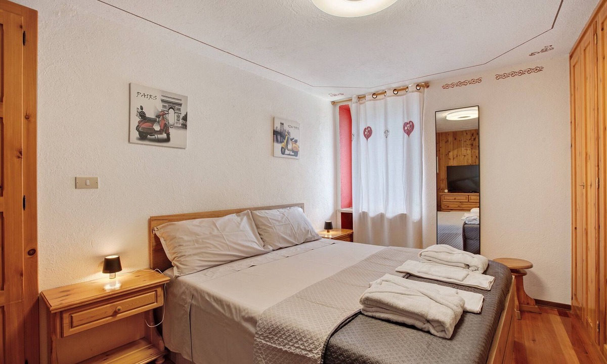 Sarre Apartment | Apartment 'Ma Petite Maison' with Mountain View and Balcony