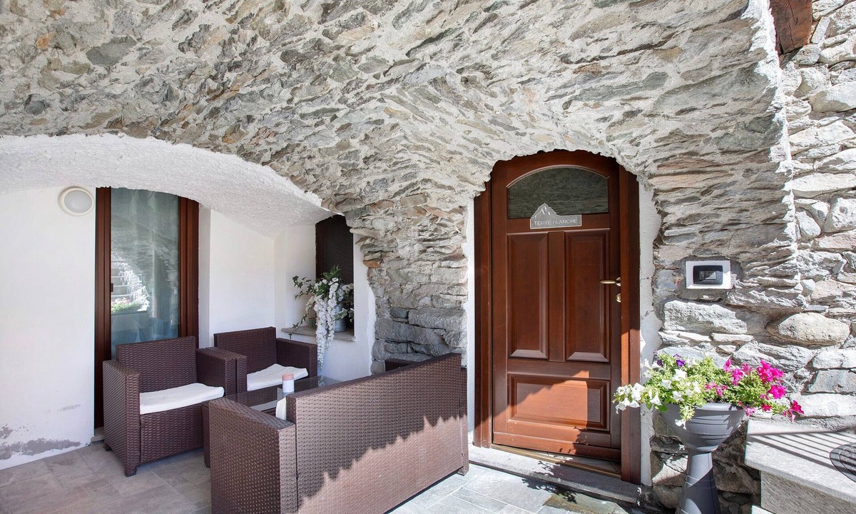 Pollein Apartment | Apartment 'Maison Bebe Terre Blanche' with Mountain View, Private Terrace and Wi-Fi
