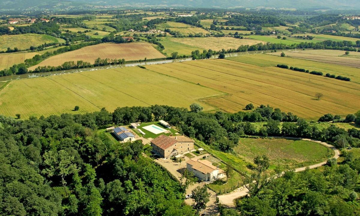 Pergine Valdarno House | Apartment ROSA with private entrance, big equipped garden and shared pool.