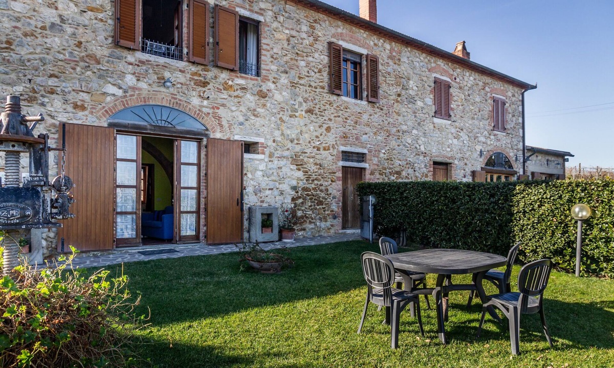 Magliano in Toscana Apartment | Apartment 'Stalla' with Shared Garden, Wi-Fi and Air Conditioning