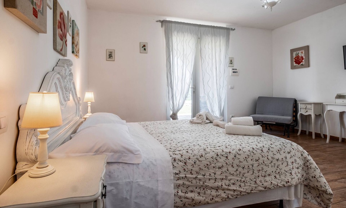 Manciano Apartment | Apartment 'Salvia' with Shared Pool, Wi-Fi and Air Conditioning