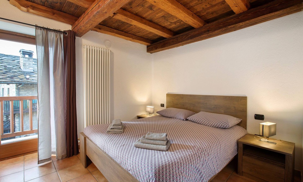 Porossan Apartment | Apartment 'Tra Montagna E Città - Aosta' with Mountain View and Balcony