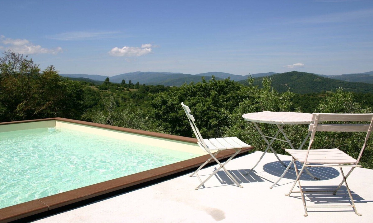 Bivio Lugnano House | Apartment Ulivo (sleeps 2 - 4 + cot)