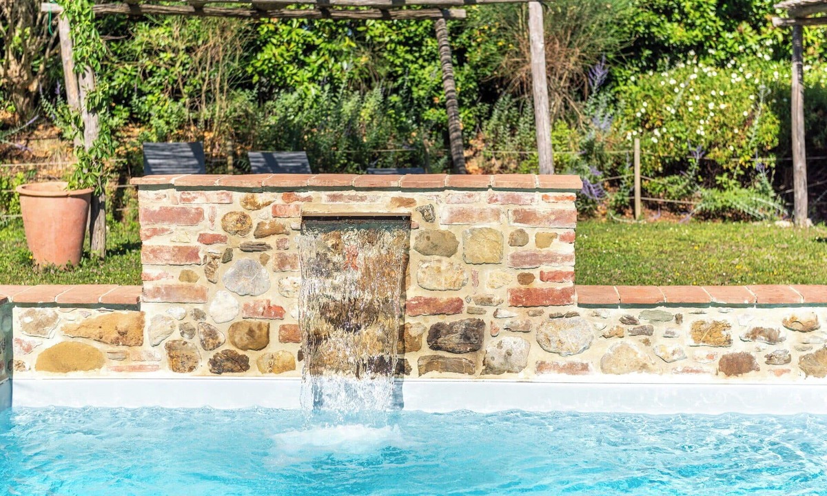 Trequanda Apartment | Apartment with A/C, WIFI, pool, TV, veranda, pets allowed, panoramic view, close to Montepulciano