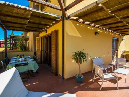 Alberese Apartment | Apartment Wohnung in Alberese mit Panoramaterrasse by Interhome