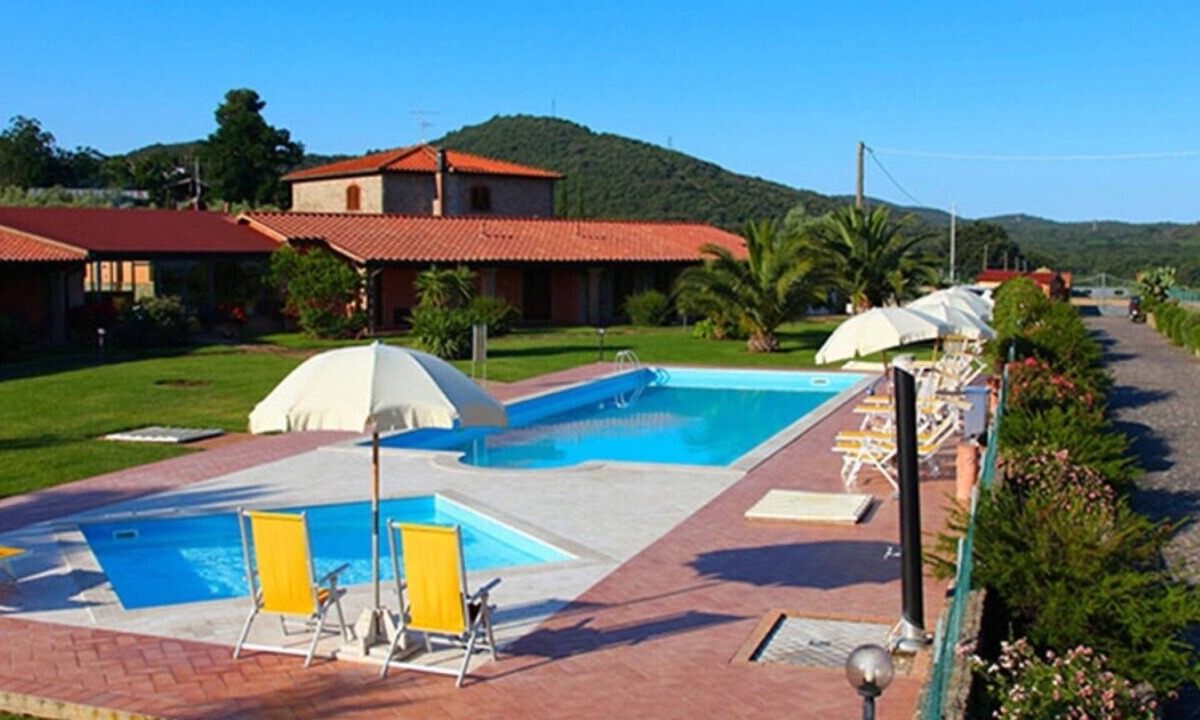 Scarlino Apartment | Apartments with pool and garden a short distance from the beach.