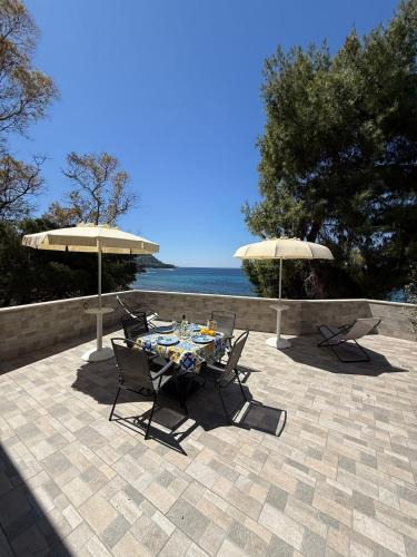 Santa Maria di Castellabate Apartment | Appartamento con terrazza e discesa privata in spiaggia