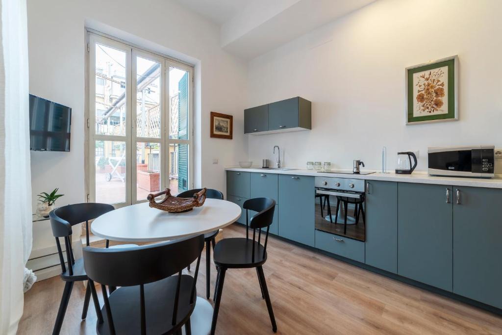 Rione XIV Borgo Apartment | Appartamento a Borgo Pio con Ampio Terrazzo!