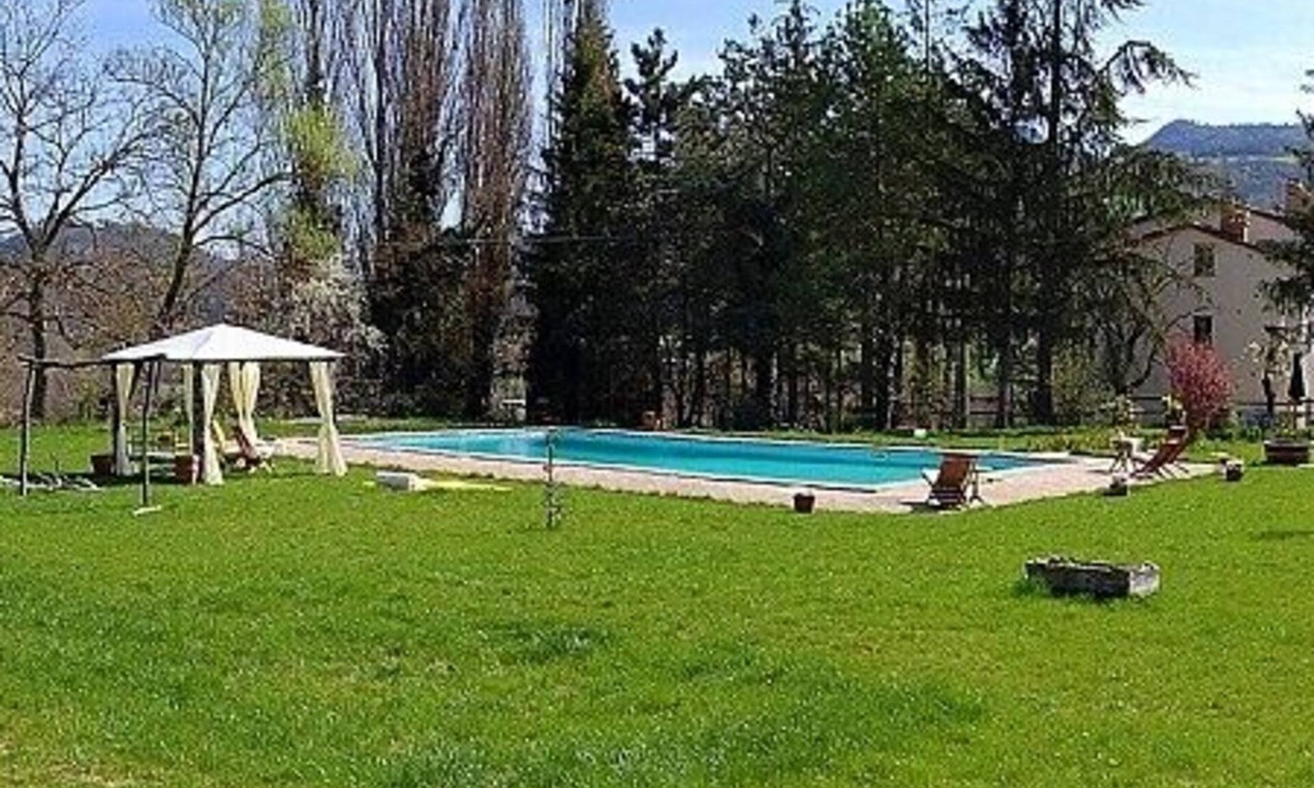 Montone House | Appartamento Aria D: A graceful apartment surrounded by meadows and by green hills, with Free WI-FI.