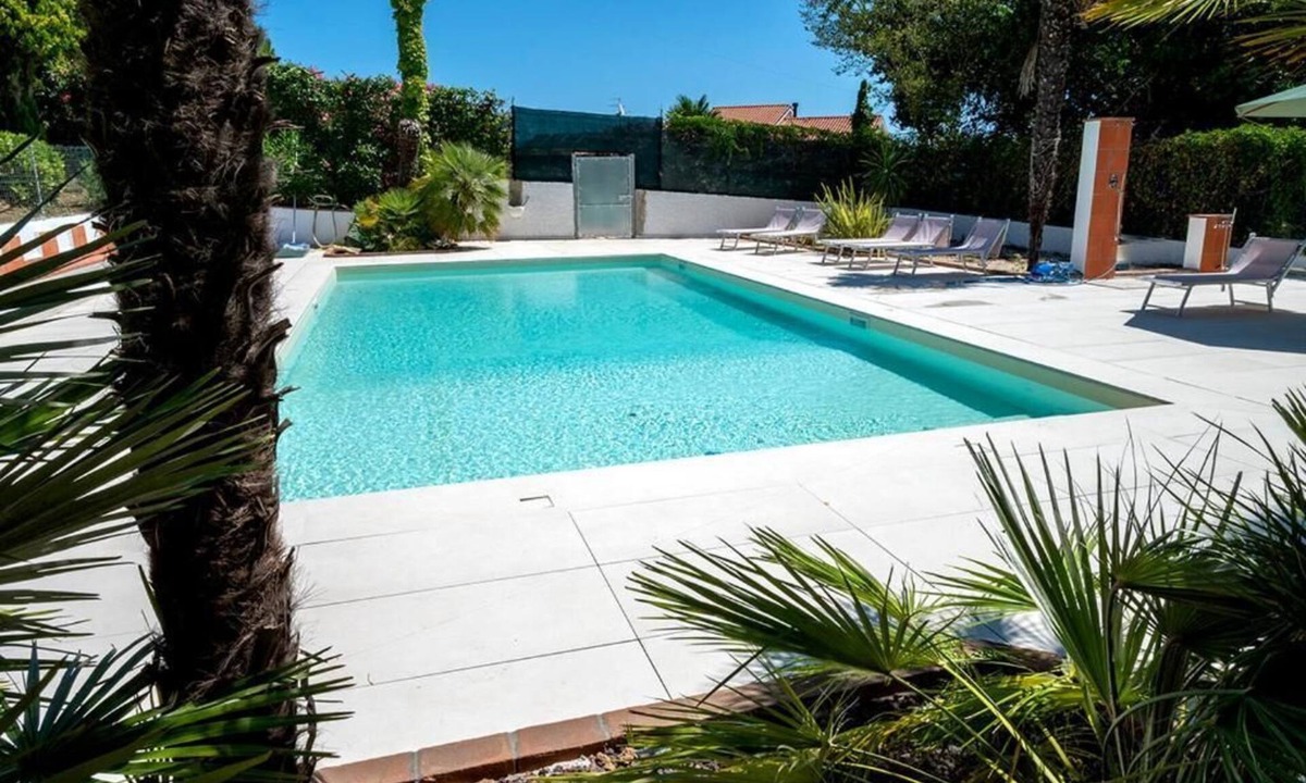 Sirolo Apartment | Appartamento con Piscina, Campo da Tennis e Barbecue a Villa Alba di Luna Sirolo