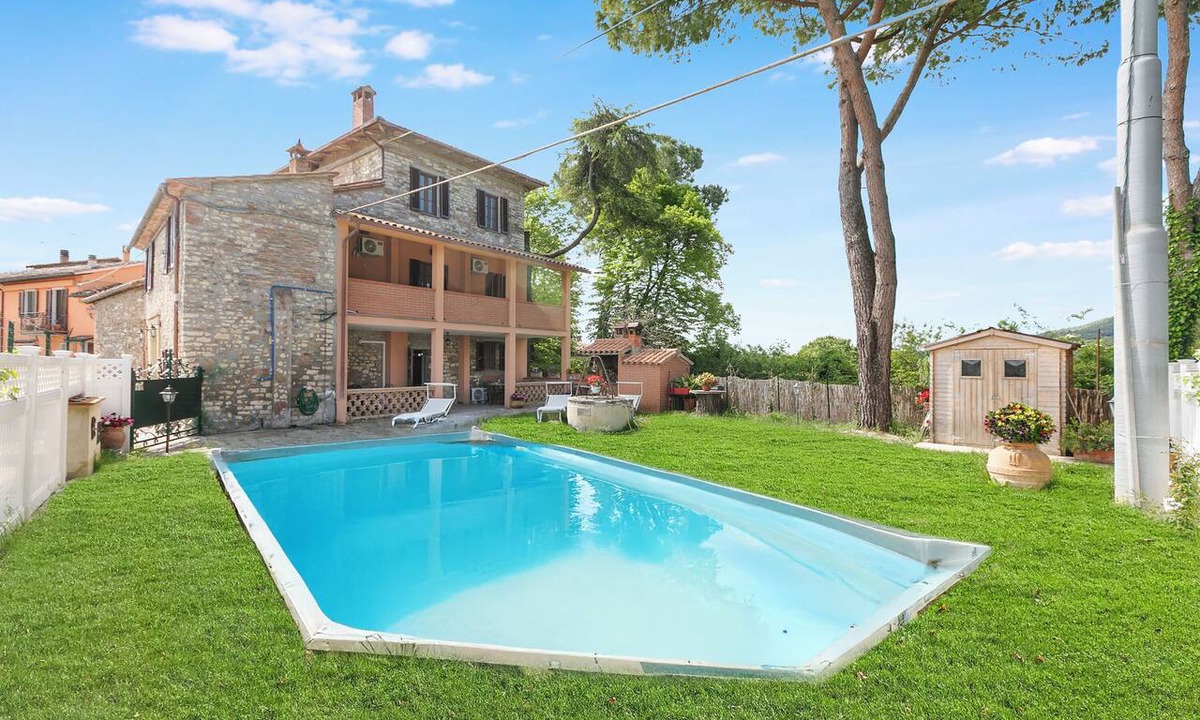 Panicale Apartment | Appartment With Pool And Garden, Panicale, Italy