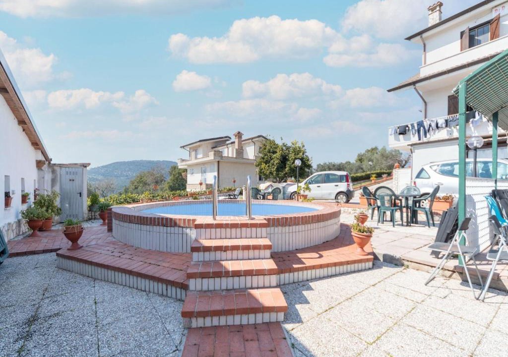Priverno House | Appealing holiday home in Priverno with terrace