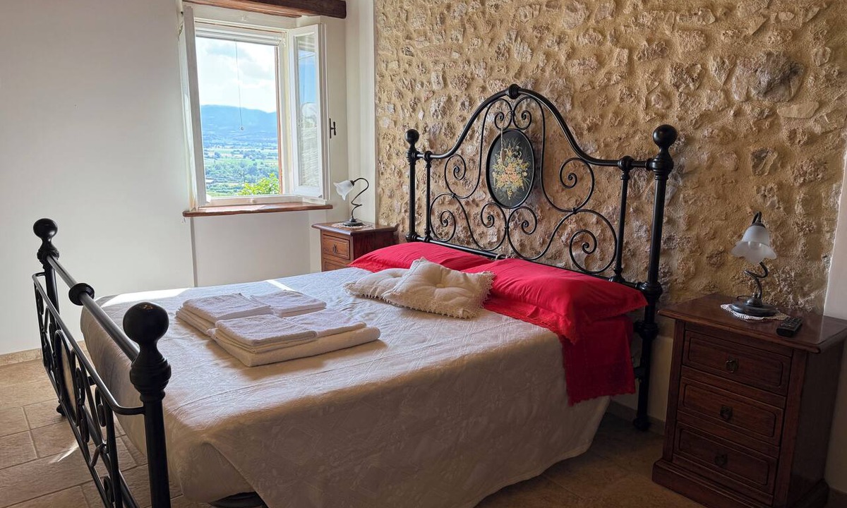 Campello sul Clitunno Apartment | Athena vacation home