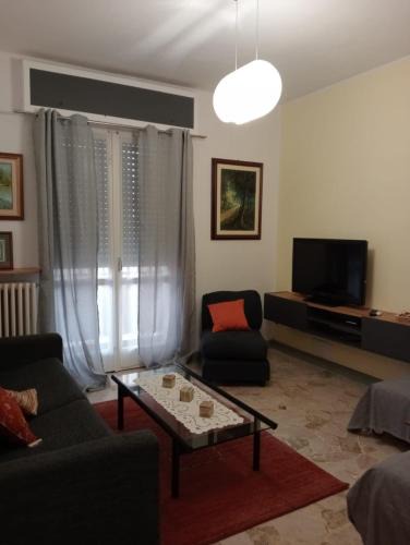 Castell'Alfero Apartment | ATTENTI AL GATTO!Accommodation in the town center, on a private courtyard