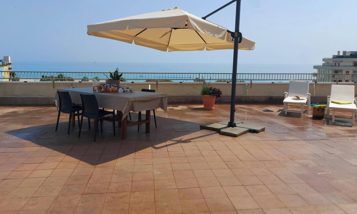 San Tommaso Tre Archi Apartment | ATTIC WITH SEA VIEW - Air Conditioning, Lido di Fermo REDAHOUSE