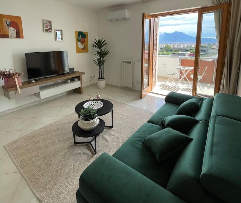 Casavatore Apartment | Attico vicino all Aeroporto con Parcheggio privato e 2 Bagni ELOWEN