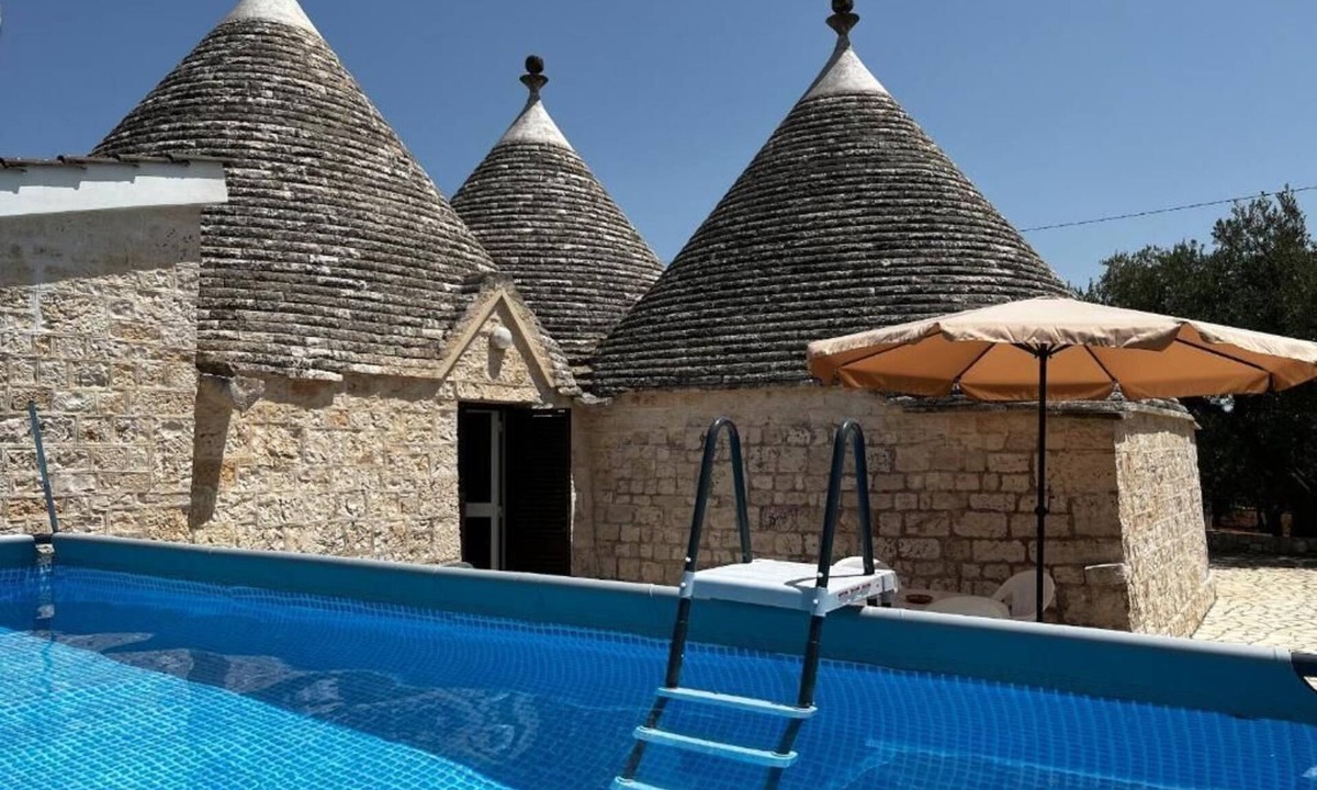Impalata House | AUTHENTIC TRULLI VILLA WITH A PRIVATE POOL AND PANORAMIC VIEWS IN MONOPOLI