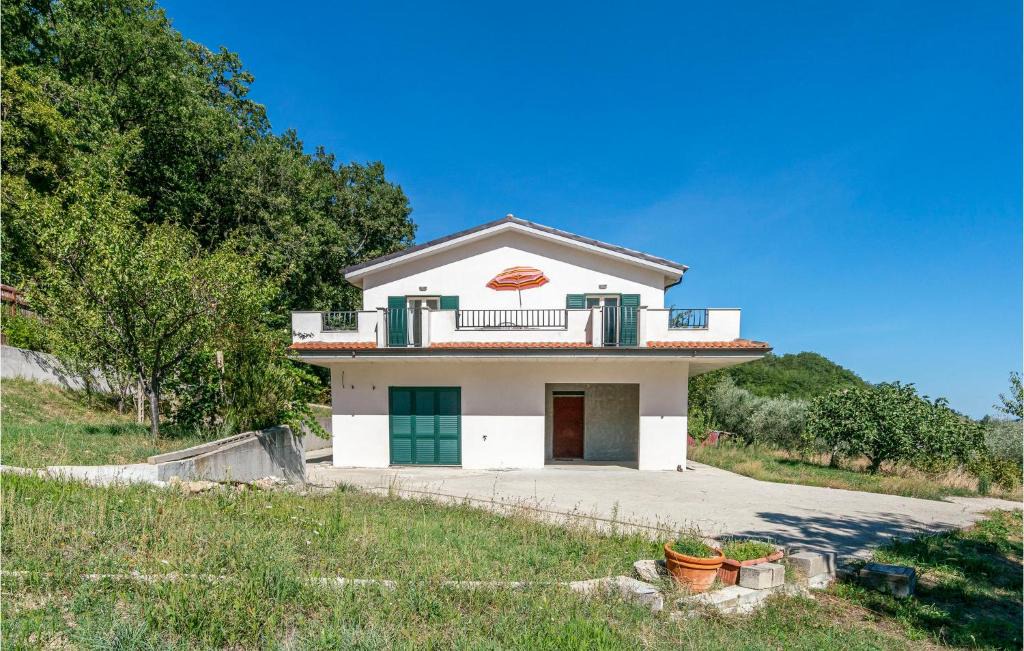 Farindola House | Awesome Home In Farindola With Kitchen