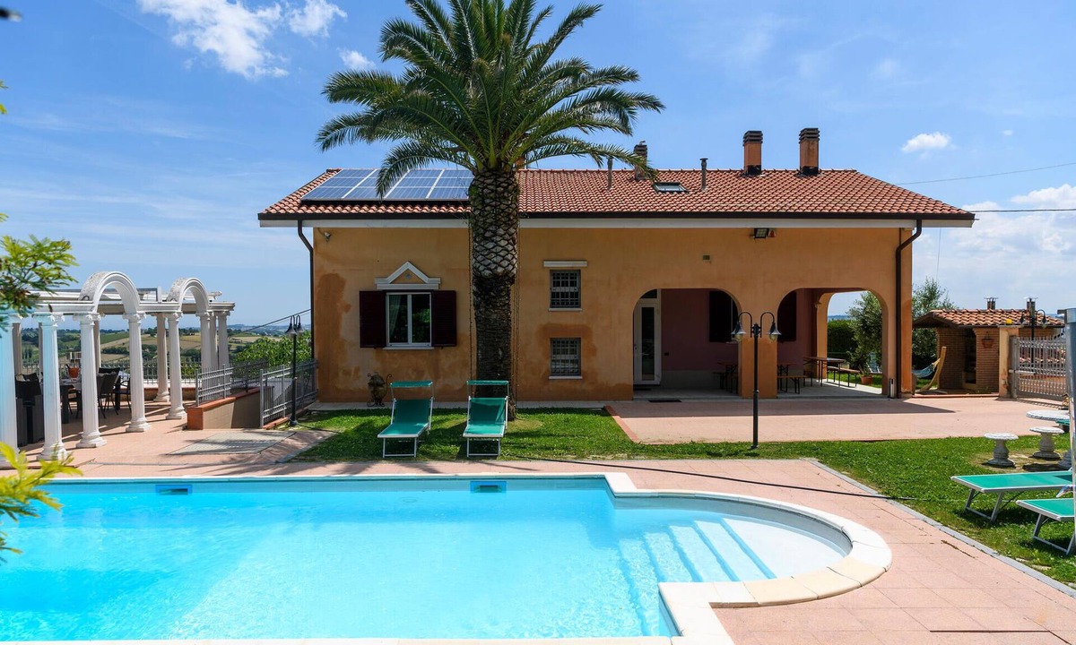 Castel Colonna House | Awesome home in Castel Colonna di Mont