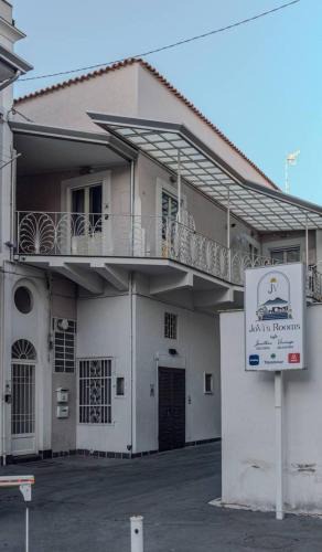 Pompei Cabin | B&B Enjoy Pompeii Ruins and Church