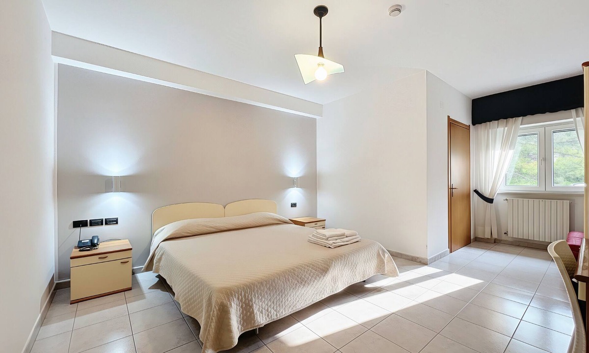 Monte Sant'Angelo Bed & Breakfast | B&B with Window - 351 - Santangelo - Pool
