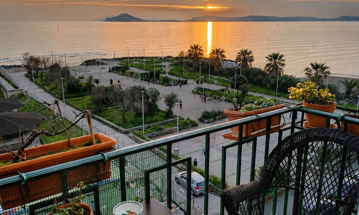 Bagnoli Apartment | Bagnoli Bay, Naples