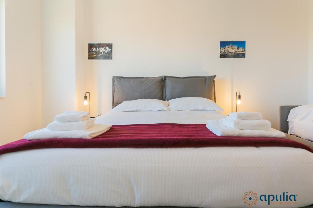 Municipio 2 Apartment | Bari Fifth Floor Flat by Apulia Accommodation