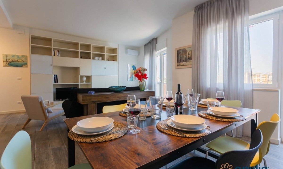 Municipio 2 Apartment | Bari Fifth Light Flat By Apulia Accommodation
