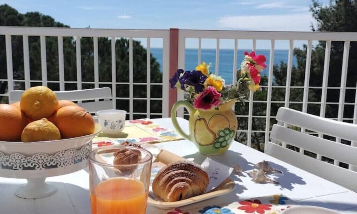 San Lorenzo Apartment | Beachfront House - Private Terrace - 6 Guests