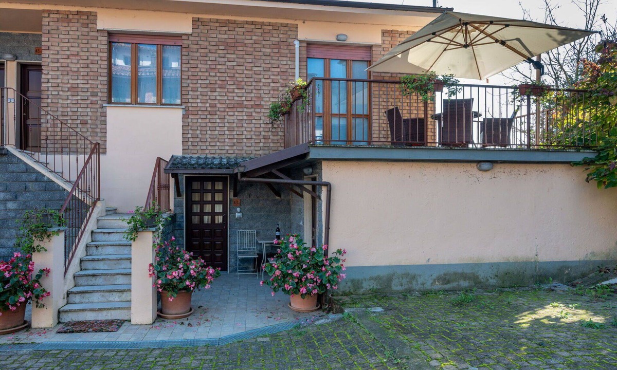 Castagnole Monferrato Apartment | Beautiful apartment for 5 guests with A/C, WIFI, pool, TV and terrace