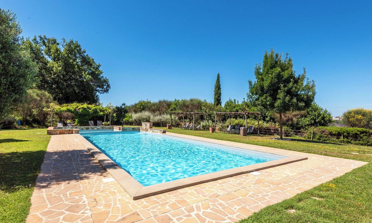 Trequanda Apartment | Beautiful apartment with WIFI, pool, A/C, TV, patio and pets allowed, close to Montepulciano