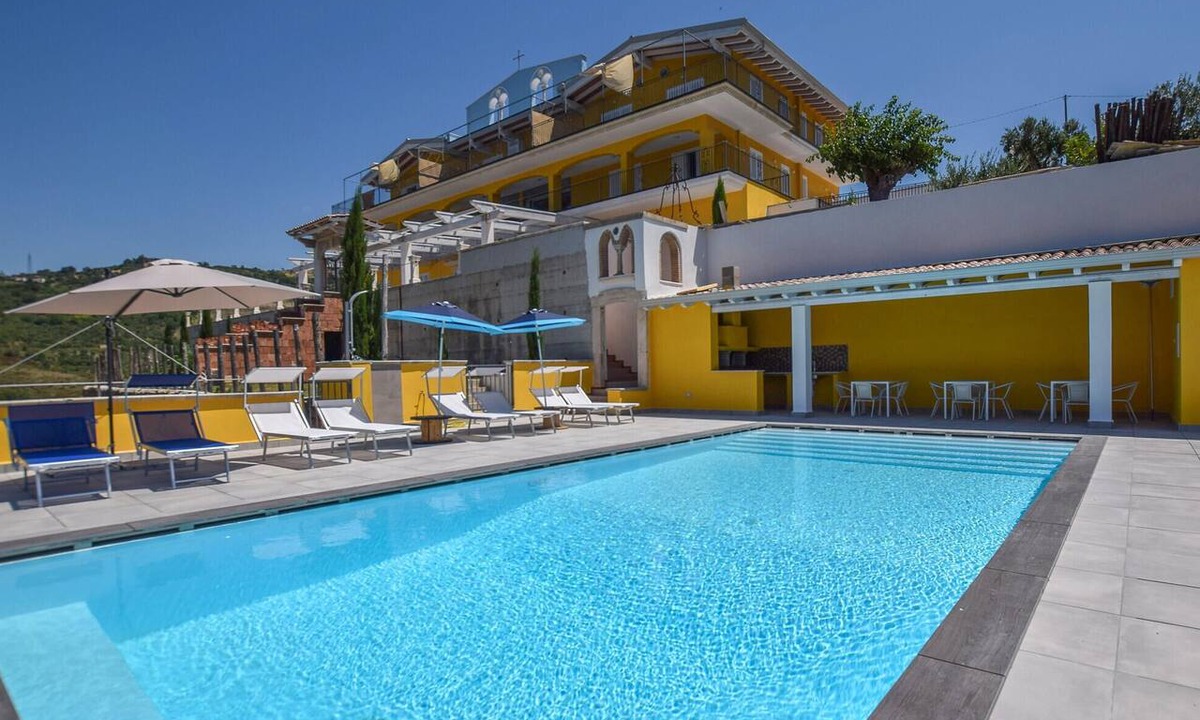 Laureana Cilento Apartment | Beautiful apartment in Laureana Cilento with WiFi
