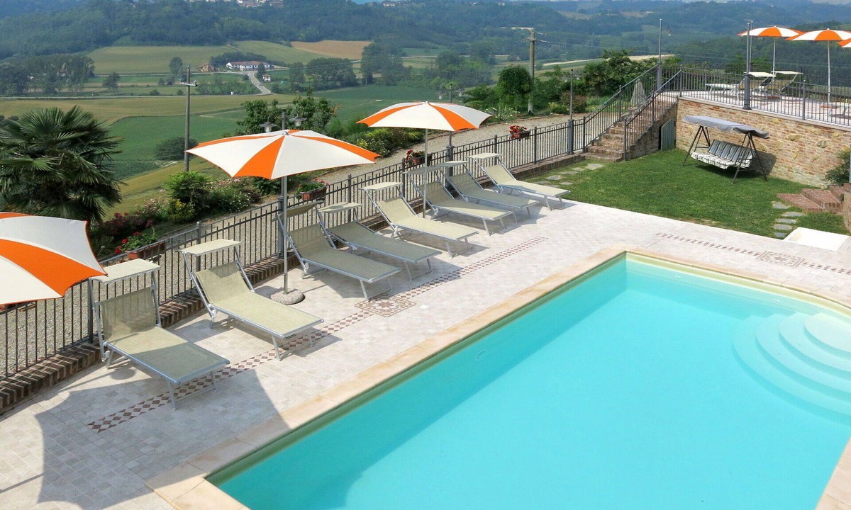 Cossombrato Apartment | Beautiful apartment for 4 people with WIFI, A/C, pool, TV, patio and pets allowed