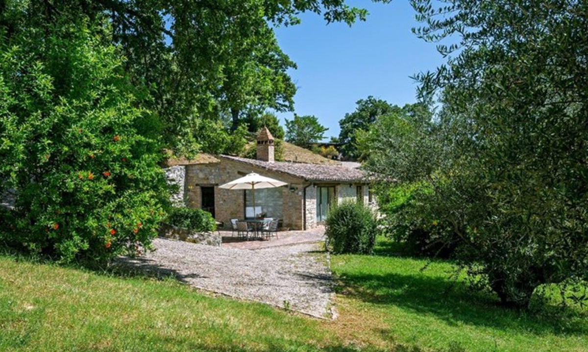 Umbertide Apartment | Beautiful apartment for 6 guests with A/C, pool, WIFI, TV, panoramic view and parking