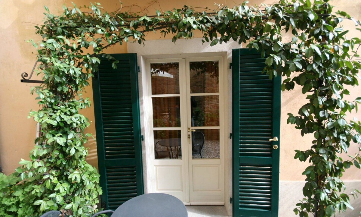 Cortona Old Town Apartment | Beautiful apartment for 3 people with hot tub, WIFI and TV