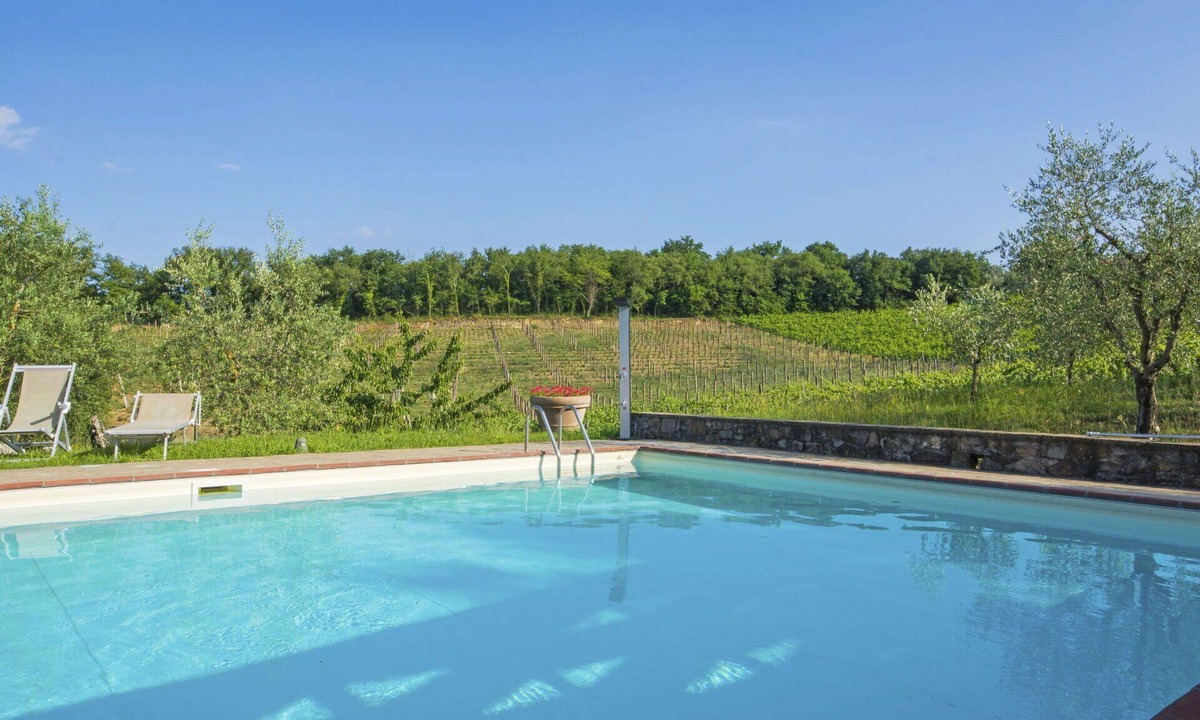 Bucine Villa | Beautiful apartment in villa for 2 people with pool, WIFI, A/C, TV, terrace and pets allowed