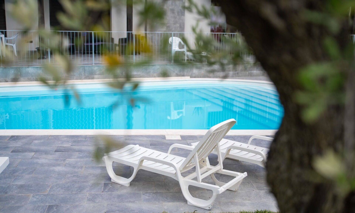 Citta Sant'Angelo Villa | Beautiful apartment in villa for 4 guests with A/C, WIFI, pool, TV, patio and pets allowed