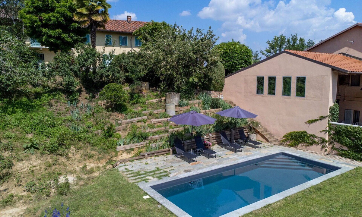 Cortazzone House | Beautiful apartment in villa for 2 guests with pool, TV, terrace and panoramic view