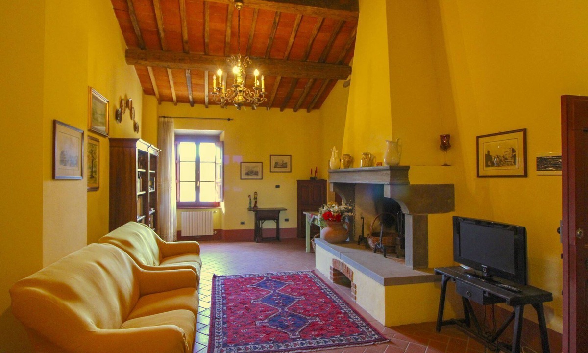 Le Piazze Villa | Beautiful private villa for 10 guests with A/C, private pool, WIFI, TV and veranda, close to Cor.