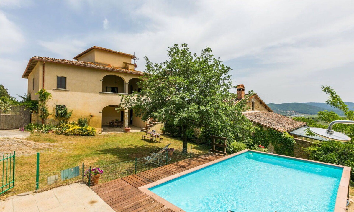 Pergine Valdarno Villa | Beautiful private villa for 9 people with WIFI, private pool, terrace and pets allowed