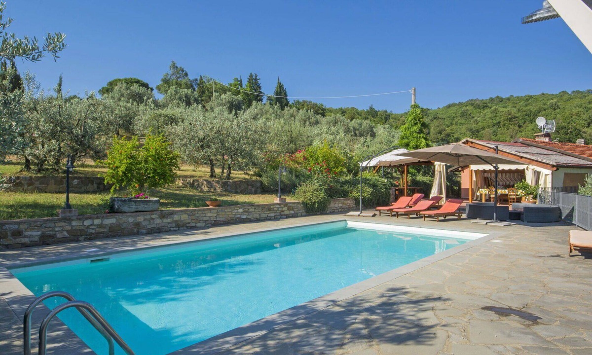Pieve a Presciano Villa | Beautiful private villa with private pool, WIFI, TV, patio, pets allowed and panoramic view