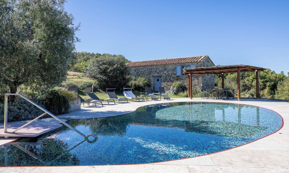 Casole d'Elsa Villa | Beautiful private villa for 10 people with WIFI, private pool, A/C, TV and pets allowed