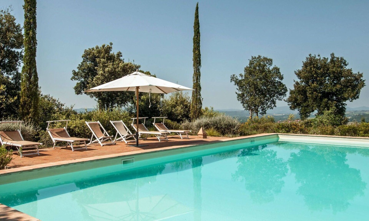 Camigliano Villa | Beautiful private villa for 10 guests with A/C, private pool, WIFI, TV and panoramic view
